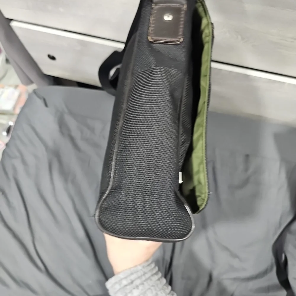 Louis Vuitton Black Men's Bag - Picture 6 of 13